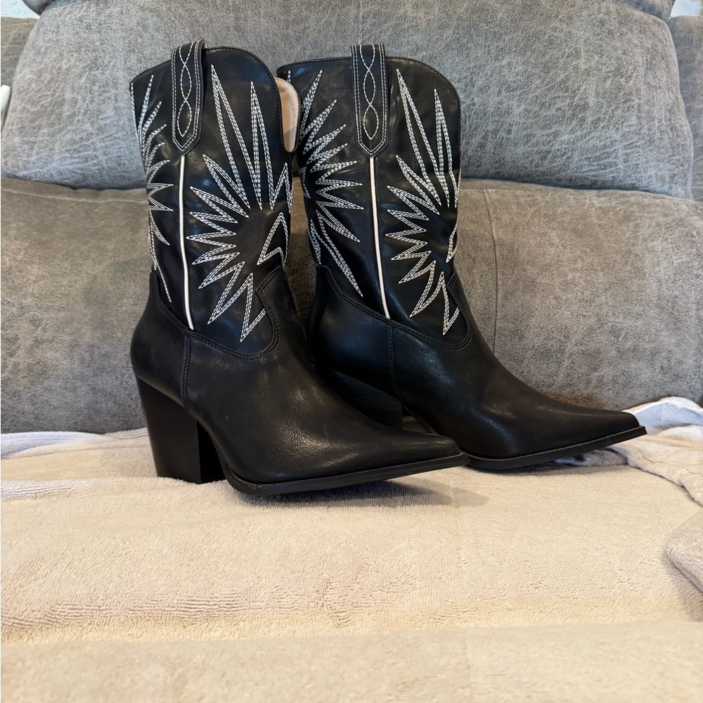 Liya Embroidered Heeled Western Boot - BLACK - Size 9